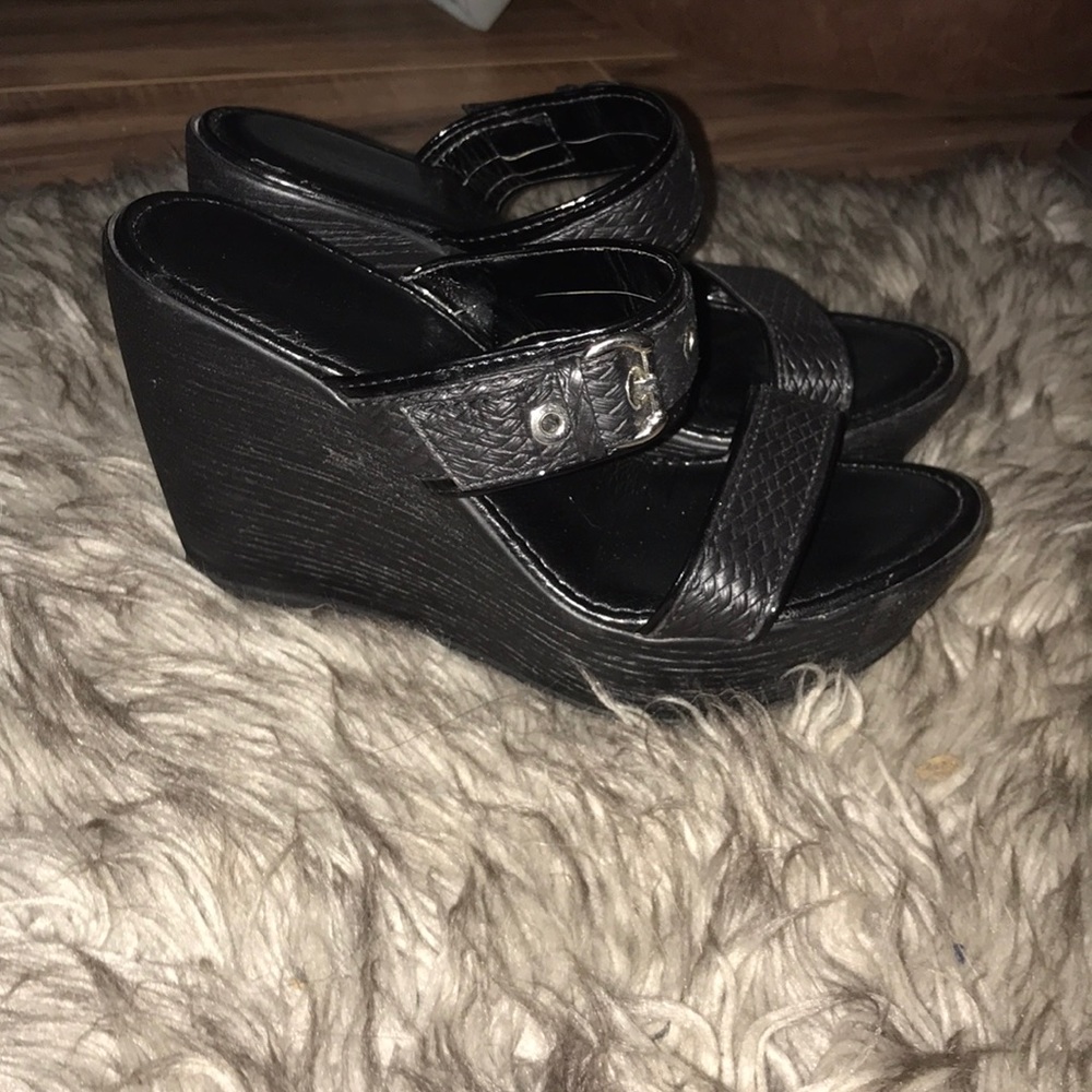 Black wedges